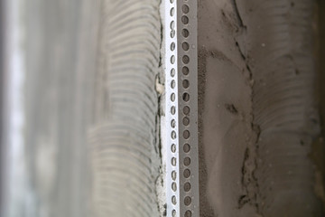 Creating corners of concrete walls