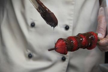 Brochette fraises et chocolat
