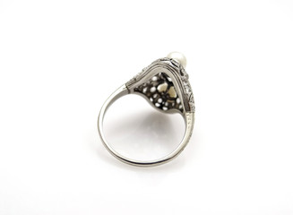 Diamant Ring aus Silber mit Perlen Rückansicht