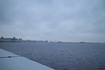 Naklejka premium Gulf of Finland coast on a winter evening city with lights