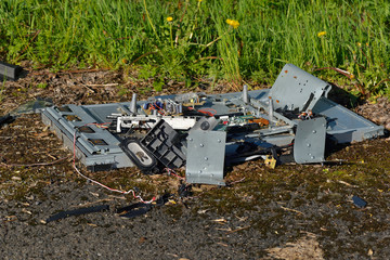 Illegale Müllentsorgung auf einem Parkplatz