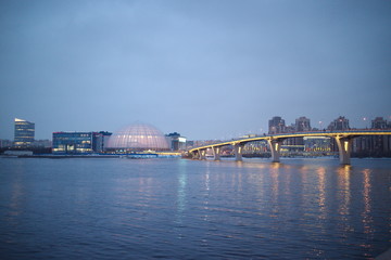 Fototapeta na wymiar Large bridge illuminated on a winter evening