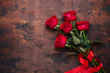 Red rose flowers bouquet on wooden background Valentine's day greeting card Copy space Top view - 310470040