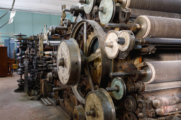 Fototapeta na wymiar Old broken looms in an abandoned textile factory