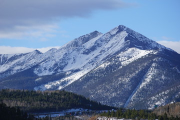 Fototapeta na wymiar Colorado Scenery, Scenic Colorado Mountains in Early Winter, Fremont Pass, Colorado.