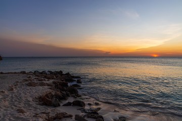Obraz premium Amazing sunset on Eagle Beach of Aruba Island. Unforgettable view. Beautiful nature landscape.