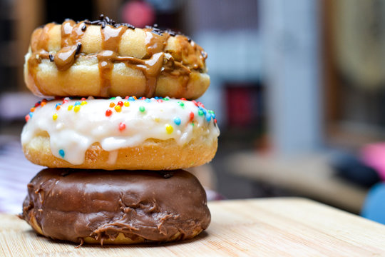 torre de donas de diferentes sabores