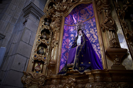 Photograph of an image of the Virgin Mary in the Carmelite Church, Porto, Portugal, 12/6/2019