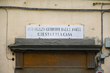 Close-up of the plaque that says: "This was the home of Lorenzo Ghiberti 'dalle porte'",  known as the creator of the bronze doors ("porte") of the Baptistry of Florence, Tuscany, Italy