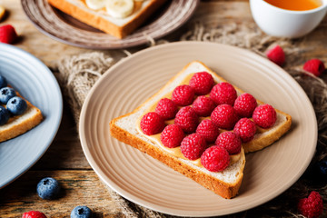 Peanut butter sandwich with fruits