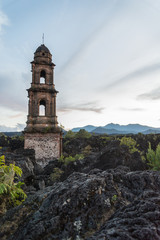 Ruinas del templo de San Juan, cubierto por lava del volcan Paricutin