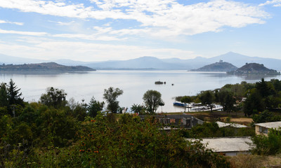 Fototapeta na wymiar Islas del lago de patzcuaro
