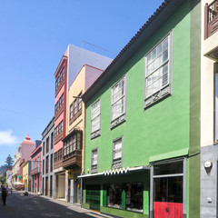 Obraz premium The historic center of the island of Tenerife is the city of San Cristobal de La Laguna. Old European streets and houses of the XVI-XVIII centuries. Travel to Spain to the Canary Islands.