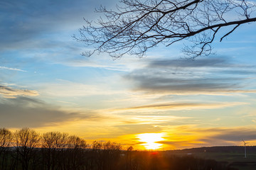 Obraz premium Beautiful colorful sunset in a cold winter afternoon, looking from the countryside.