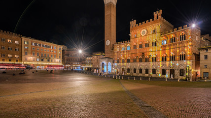 Fototapeta na wymiar Siena and its famous Piazza del Campo during Christmas time. Tuscany, Italy.