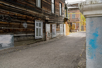 Obraz premium Autumn in the old courtyards