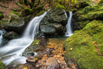 Petite chute d'eau du cirque de st Même