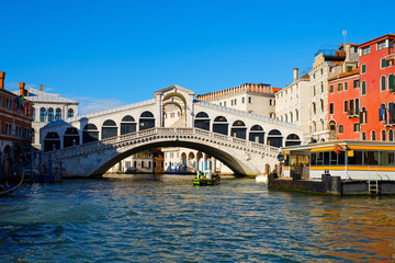 Fototapeta na wymiar Grand Canal and Rialto bridge, Venice, Italy. beautiful summer day in Italy. Beautiful view of traditional gondola on famous Rialto Bridge. Vacation in romantic Italian city on water. 