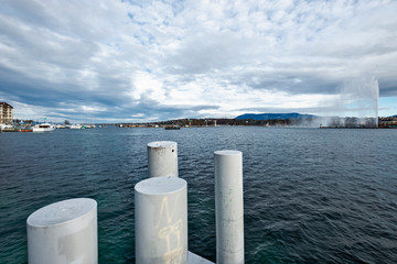 Obraz premium view of Geneva lake with the water jet in Geneva, Switzerland
