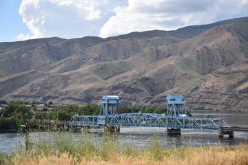 Bridge from Idaho to Washington