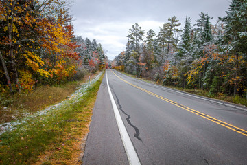 Fototapeta premium Autumn Road Trip Through The Upper Peninsula Michigan Wilderness.