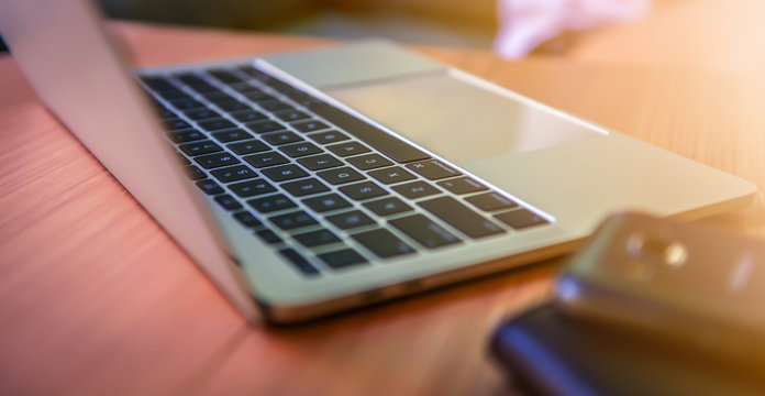 Using a smartphone for online purchases and making payments online By credit card Fill out the order form via the laptop.