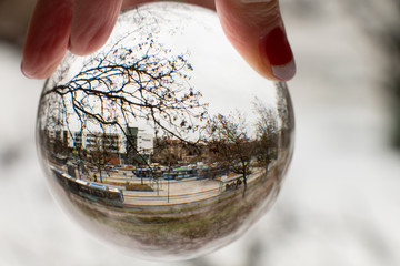 Scheidplatz München durch eine Kristallkugel fotografiert 