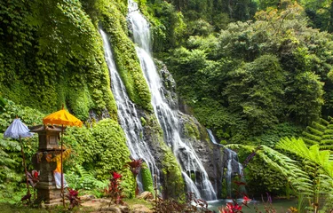 Foto auf Acrylglas Bali malerische Aussicht auf den Wasserfall Banyumala in Bali Indonesien