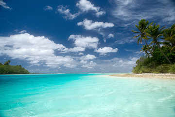 Blue sky and turquoise sea, One Foot Island, Aitutaki, Cook Islands, South Pacific
