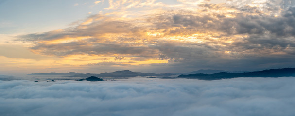 Fototapeta na wymiar Panorama beautiful view of sea of mist at AyersWeng