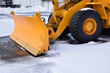 待機中の除雪車
