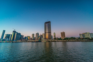 Obraz premium brisbane city skyline at sunset