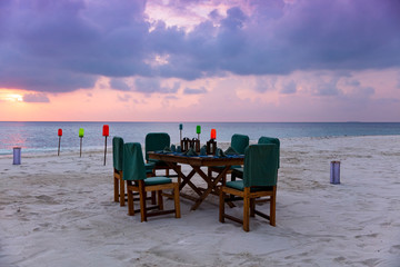 Fototapeta na wymiar Private luxury dining experience on pristine tropical beach