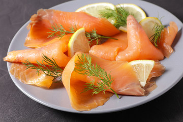 smoked salmon with lemon and dill