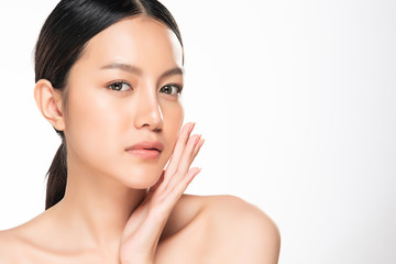 Obraz na płótnie Canvas Beautiful Young Asian Woman with Clean Fresh Skin. Face care, Facial treatment, on white background, Beauty and Cosmetics Concept.