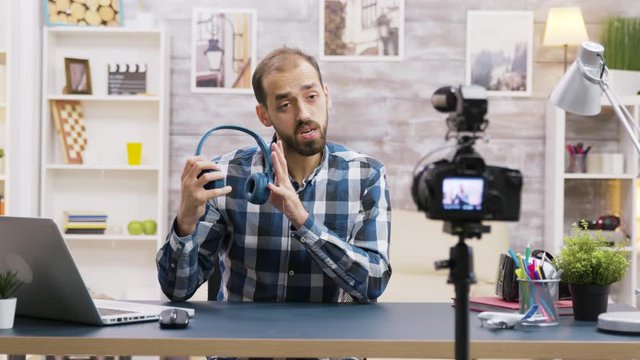 Famous influencer recording a review of a cool headphones