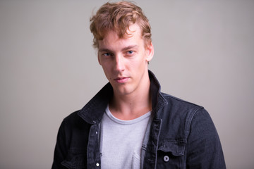 Obraz premium Face of young handsome man with curly hair