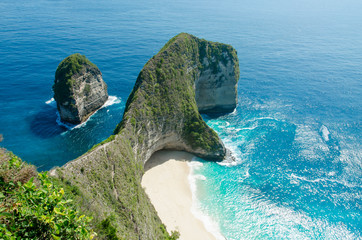 Cliffs of Kelingking Beach in Nusa Penida island (Bali, Indonesia) - 310618233