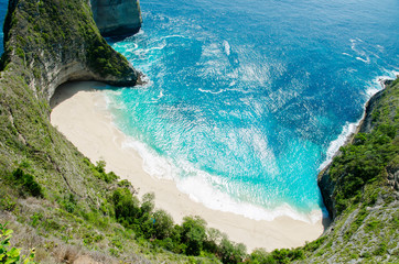 Hidden beach of Kelingking in Nusa Penida (Bali, Indonesia) - 310618240