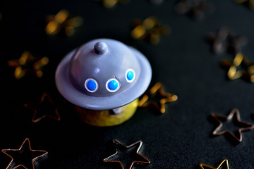 ＵＦＯ（宇宙船）　空を飛ぶイメージ