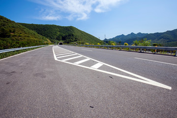 Fototapeta premium Highways, blue skies and white clouds
