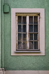 Fototapeta na wymiar WINDOW - A historic tenement house in a side street of old Poznan