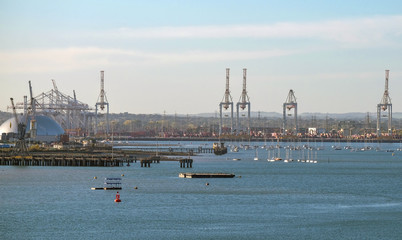 Southampton, der zweitgrößte Containerhafen und wichtigste Hafen für Kreuzfahrten in...