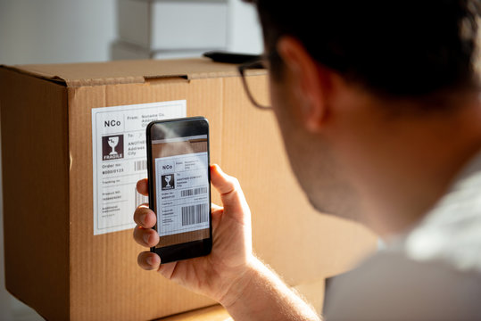 Delivery service, scanning a shipping label