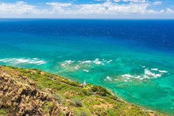 Fototapeta na wymiar Waikiki Beach and The Overview of the top of Diamond Head in Hawaii, ハワイ　ダイヤモンドヘッドの上から見るワイキキビーチ