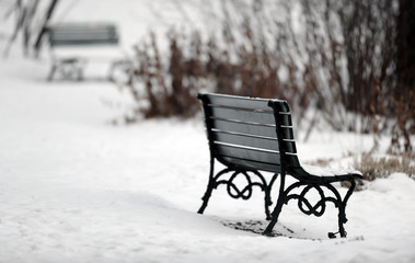 banc de parc en hiver