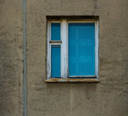 Obraz na płótnie Canvas Photo of not a new window of battered time