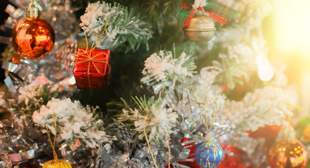 Fototapeta na wymiar Blurry of Christmas and New Year's balls with beautiful decorations on the Christmas tree, soft light, beautiful background images and illustrations.