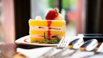 Strawberry cake is topped with stretched caramel.