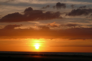 Fototapeta na wymiar Sonnenuntergang am Meer mit Abendrot